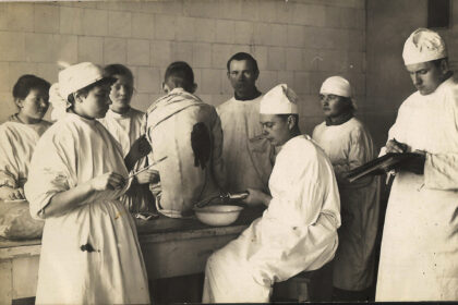 1918 metais atkuriant Lietuvos valstybę šaliai teko susidurti net su trimis priešiškomis jėgomis – bolševikų, bermontininkų ir lenkų.