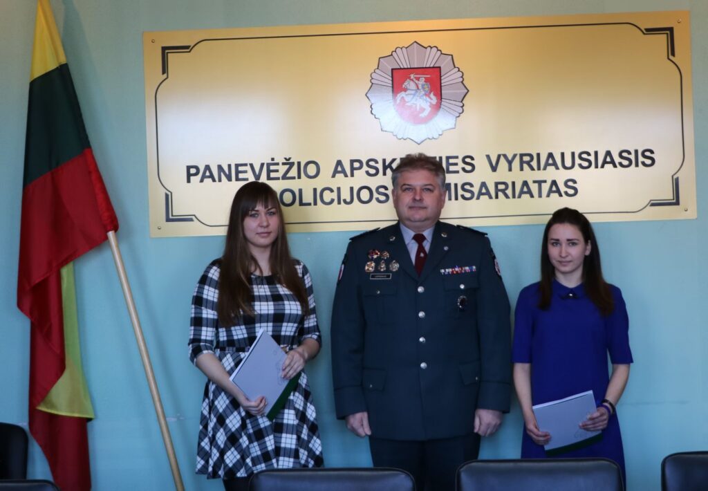 Panevėžio apskrities vyriausiajame policijos komisariate prisiekė dvi naujos policijos pareigūnės: Goda ir Agnė iš Rokiškio.