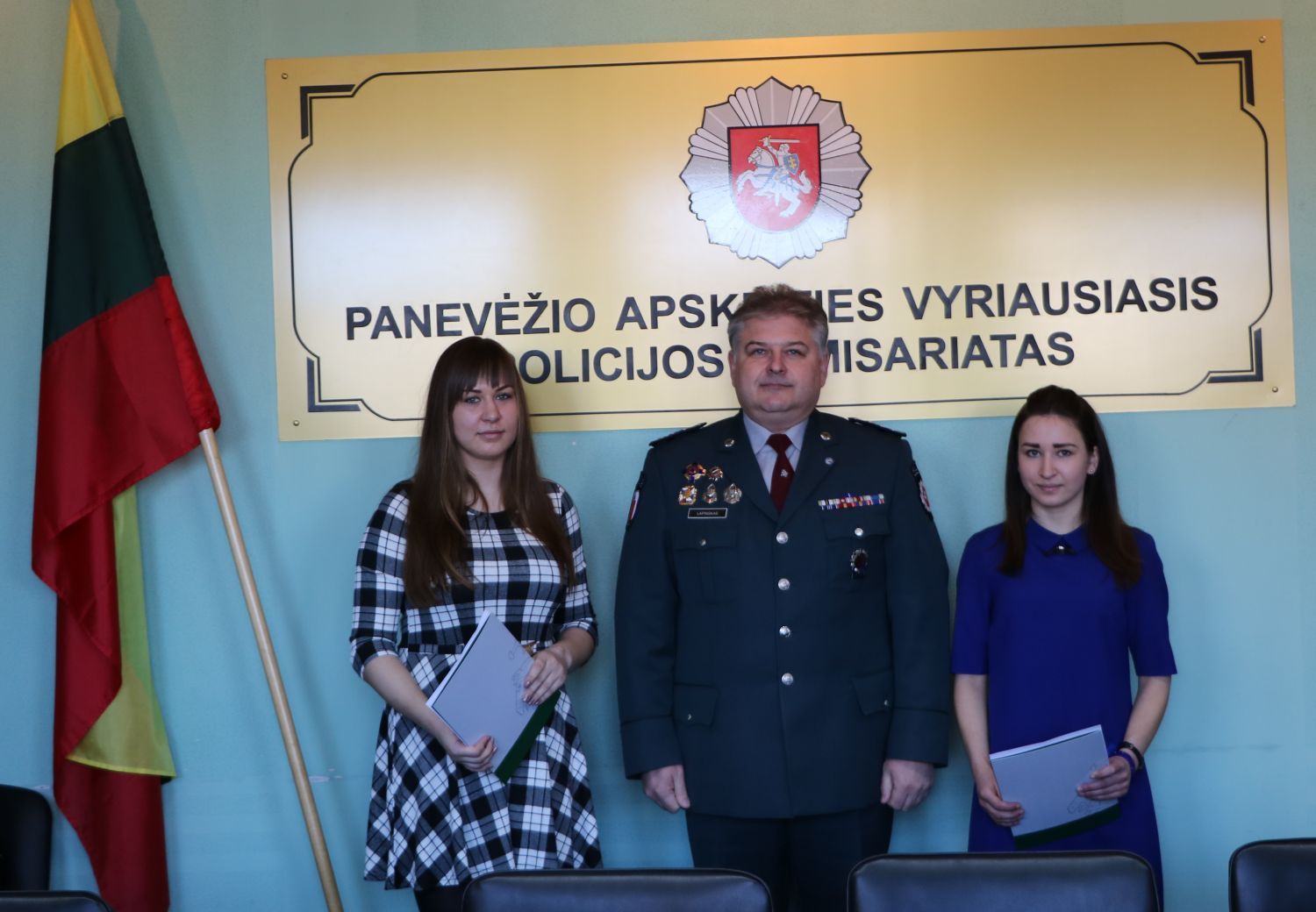 Panevėžio apskrities vyriausiajame policijos komisariate prisiekė dvi naujos policijos pareigūnės: Goda ir Agnė iš Rokiškio.