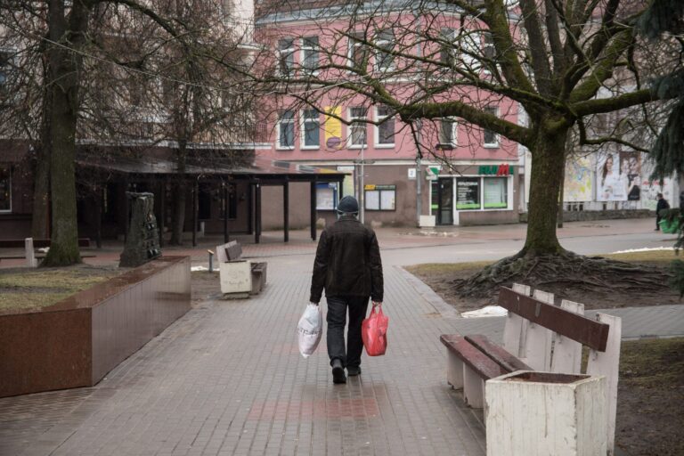 Neseniai atlikto tyrimo duomenys atskleidė, kad Panevėžio gyventojai per mėnesį vartojimo prekėms išleidžia beveik per pusę mažiau, nei sostinės gyventojai.