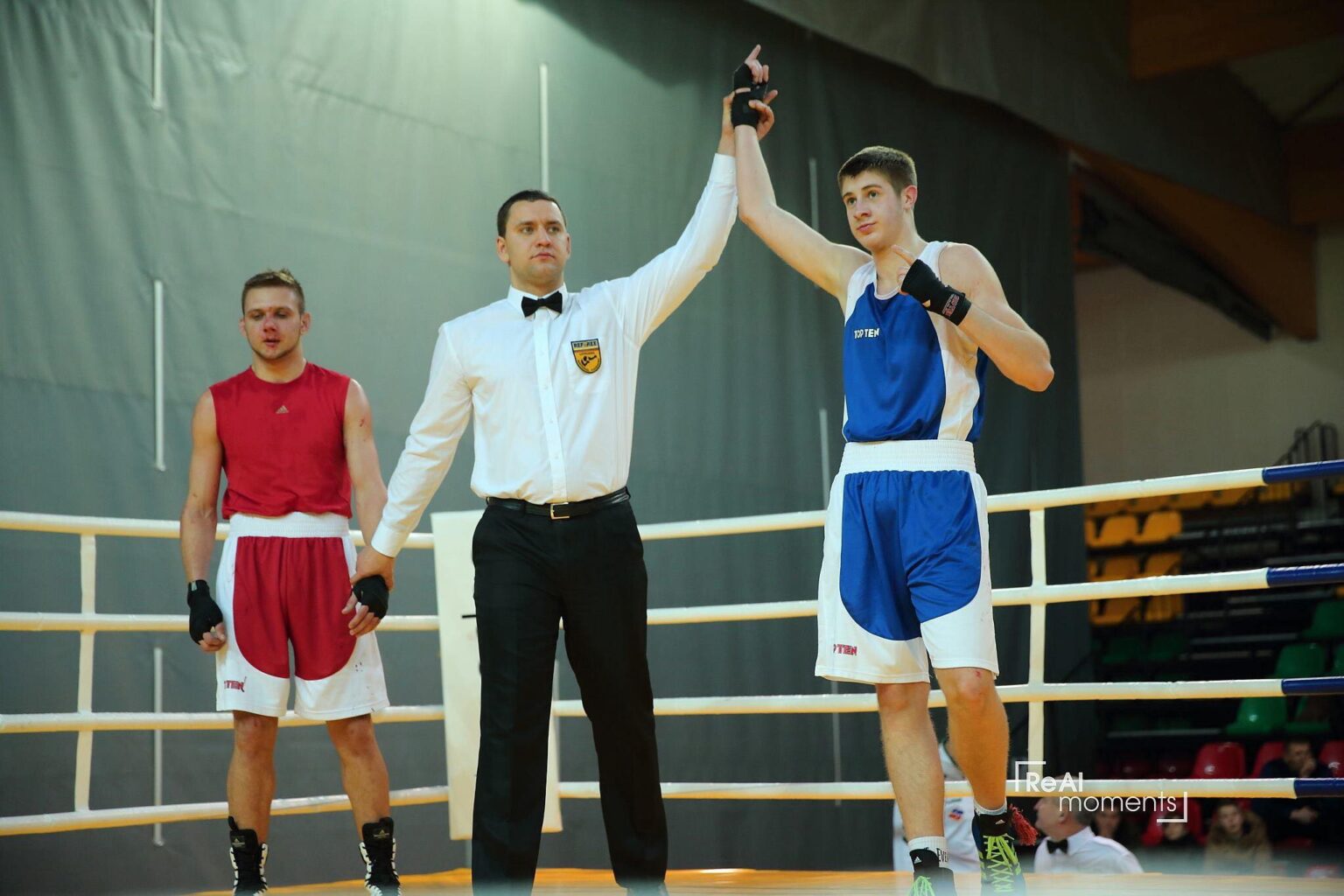 Vilniuje vykstančiame olimpinio čempiono Dano Pozniako tarptautiniame jaunimo turnyre staigmenas ketvirtfinaliuose pateikė panevėžietis D. Prišmantas.