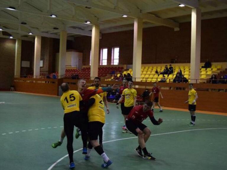 Paskutinis Lietuvos rankinio lygos reguliaraus sezono mačas tarp Panevėžio HC „Grifo“ ir Šiaulių „SM Dubysos-Gubernijos“ baigėsi lygiosiomis 23:23 (10:12).