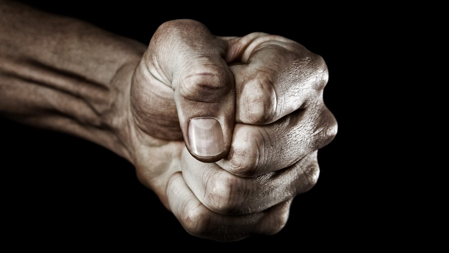 Kumščiais savo tiesą įrodinėja ne tik subrendę, bet ir visai jauni, pilnametystės dar nesulaukę arba vos sulaukę chuliganai.