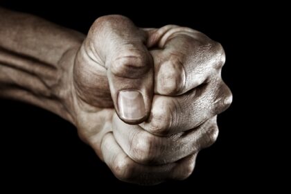 Kumščiais savo tiesą įrodinėja ne tik subrendę, bet ir visai jauni, pilnametystės dar nesulaukę arba vos sulaukę chuliganai.