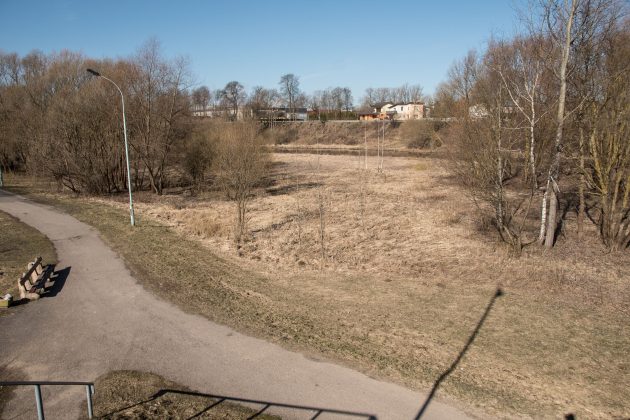  Nevėžio pakrantė, ribojama Stoties g. ir Nemuno g. tiltų, statybininkų sulauks geriausiu atveju šį rudenį. 
