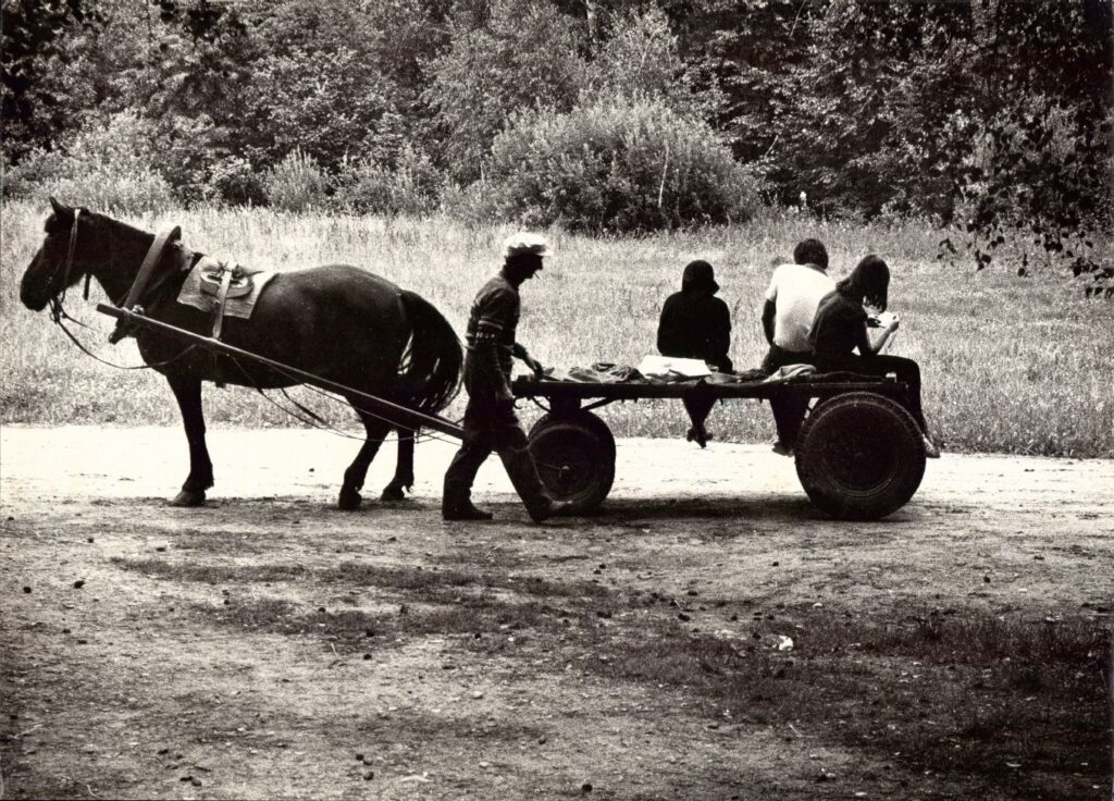 Nuo kovo 7 dienos Panevėžio kraštotyros muziejuje veikia panevėžiečio fotomenininko Petro Dūdos paroda „Sugautas laikas. Devinto dešimtmečio fotografijos“.