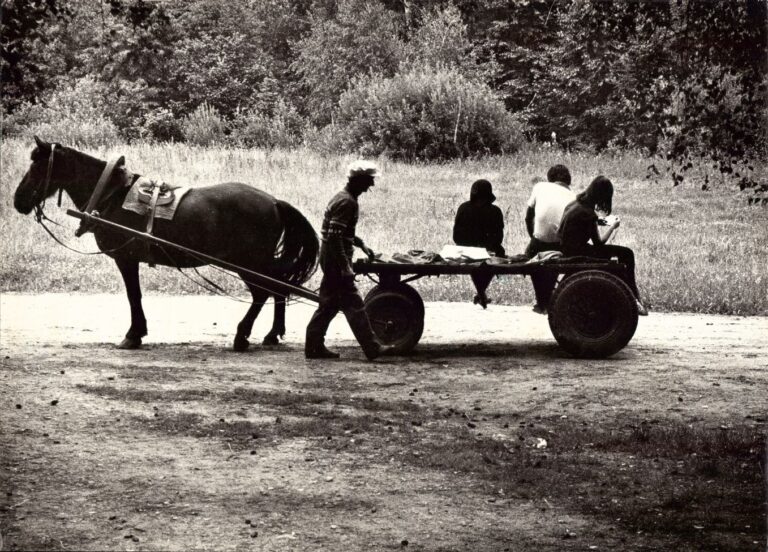Nuo kovo 7 dienos Panevėžio kraštotyros muziejuje veikia panevėžiečio fotomenininko Petro Dūdos paroda „Sugautas laikas. Devinto dešimtmečio fotografijos“.