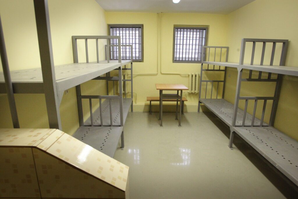 Ką pamanytumėte vieną dieną sulaukę policijos pranešimo apie paskirtą baudą už tai, kad girtas siautėjote alaus bare, nors tądien blaivus sąžiningai triūsėte savo darbo vietoje ir nė nenutuokiate, kur tas baras yra?