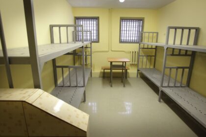 Ką pamanytumėte vieną dieną sulaukę policijos pranešimo apie paskirtą baudą už tai, kad girtas siautėjote alaus bare, nors tądien blaivus sąžiningai triūsėte savo darbo vietoje ir nė nenutuokiate, kur tas baras yra?