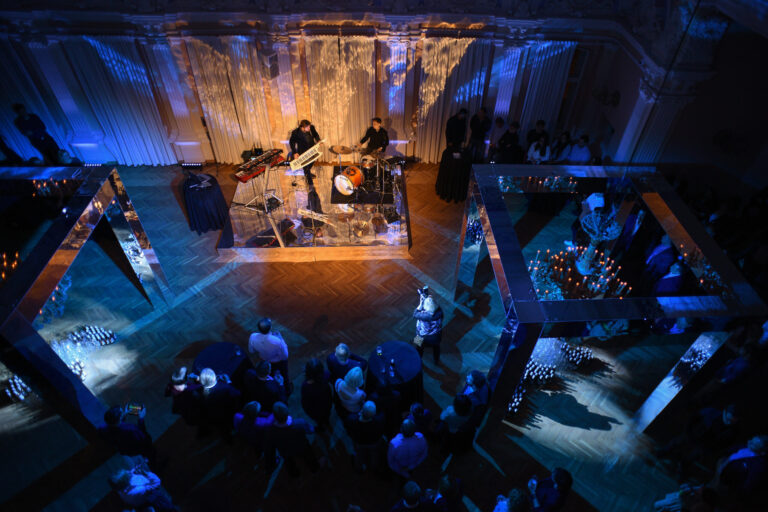 115 metų senumo naujiena skamba paradoksaliai? Būtent dėl jos ketvirtadienio vakarą į sostinės „Vaidilos“ teatrą rinkosi verslo ir pramogų pasaulio atstovai