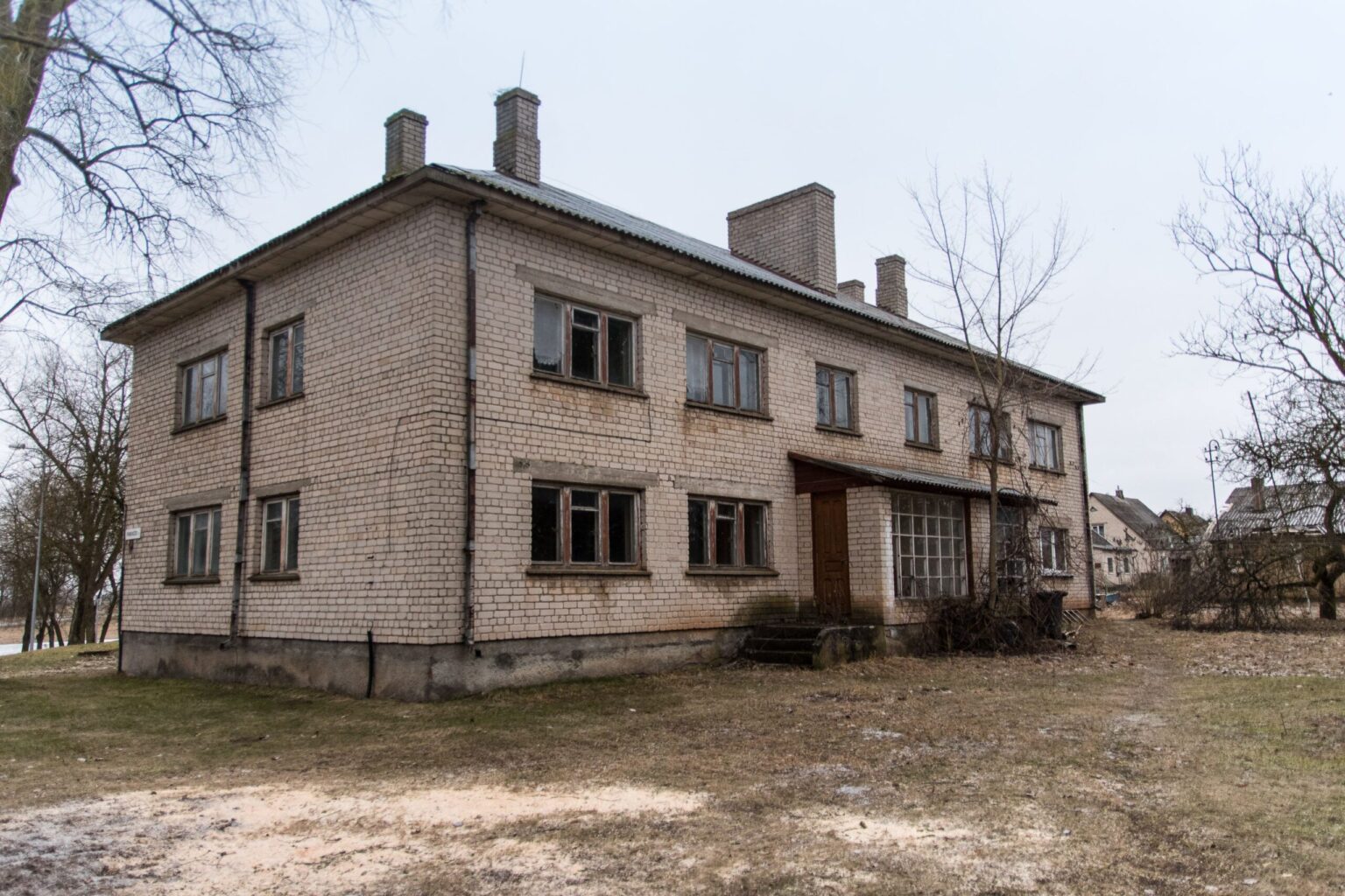 Valstybės kontrolės atliktas auditas atskleidė iškreiptą situaciją, kai socialiniai būstai už valstybės ir Europos Sąjungos lėšas įrengiami kelis ar net dešimt kartų brangiau, nei kainuotų rinkoje.