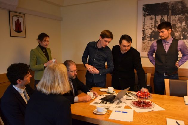 Svečiai iš Azijos užsuko ir į Panevėžio mero kabinetą. Verslininkas ir du architektai bandė pristatyti savo idėją pradėti verslą Lietuvoje.