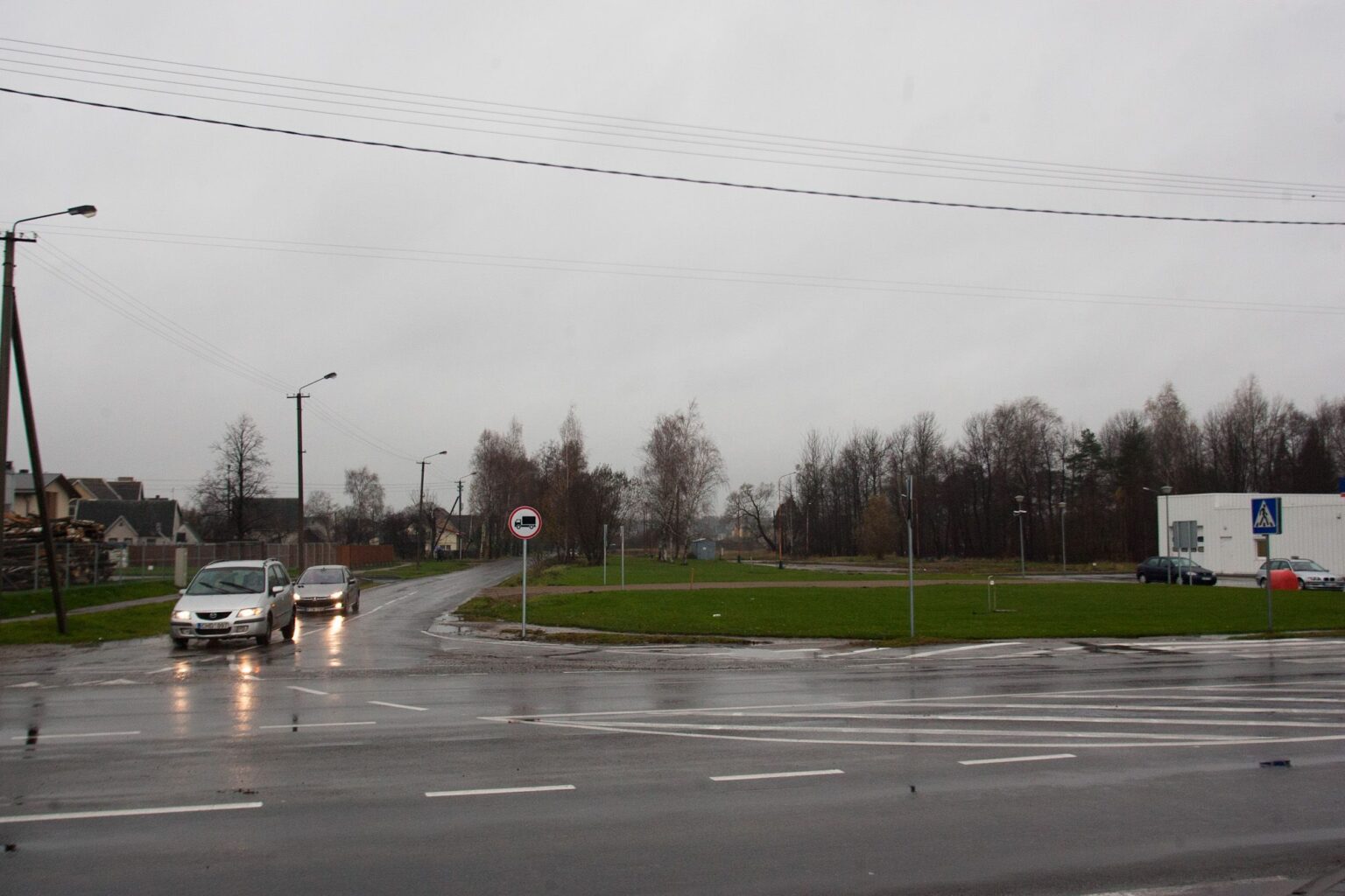 Dešimtmetį trunkančiam ramaus Rožyno kvartalo gyventojų mūšiui su valdžia dėl suprojektuotos naujos Jurginų gatvės vėl gresia suliepsnoti visu smarkumu.