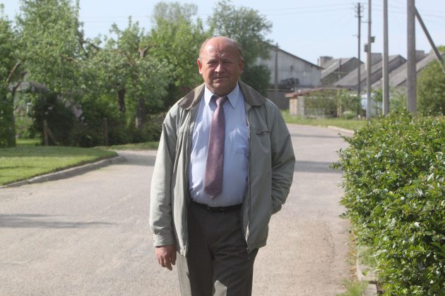 Galimybę porą mėnesių padirbėti kad ir už minimalų atlyginimą gavę ilgalaikiai bedarbiai, pasak A. Jacevičiaus, – didelė paspirtis seniūnijai. „Sekundės“ archyvo nuotr.