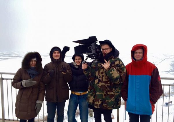 L. Valkiūnas studijuoja pirmame vaizdo režisūros kurse, tačiau patirties vaikinui netrūksta. Jo kuriami vaizdo klipai neretai sulaukia išskirtinio dėmesio.