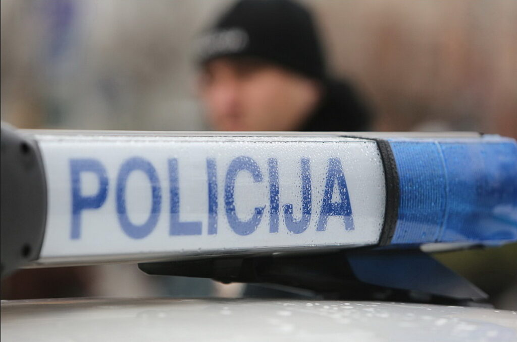 Panevėžyje ir kituose apskrities miestuose agresyvūs jaunuoliai švaistėsi kumščiais, pešėsi tarpusavyje, puldinėjo praeivius.