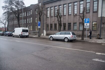 Pacientų automobiliams neliko vietos