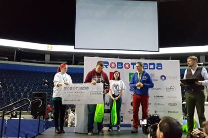 KTU universiteto Panevėžio technologijų ir verslo fakulteto Technologijų mokymo centro vaikai varžybose „Robotiada 2017“ laimėjo net kelias prizines vietas.