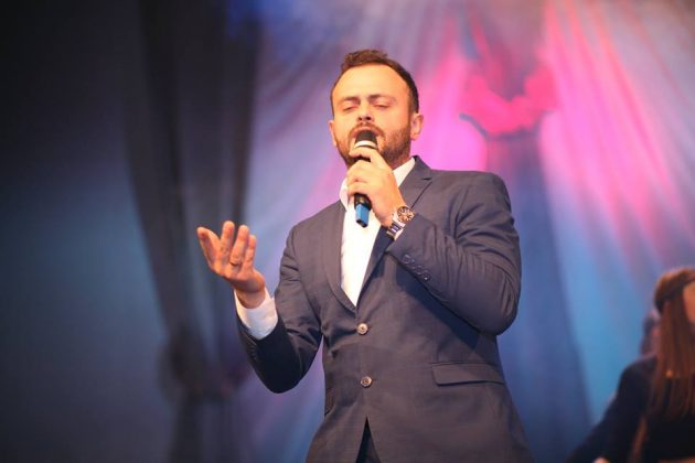 V. Dzežulskis nėra linkęs apsistoti ties vienu muzikos stiliumi. Savo sugebėjimus atlikėjas demonstruoja atlikdamas klasikos, roko bei pop estrados kūrinius, tačiau neatmeta galimybės, kad ateityje laukia naujų žanrų prisijaukinimas.