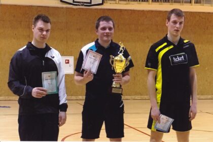 Lietuvos stalo teniso asociacijos taurės varžybose Vilniuje kovojo pajėgiausias vyrų ir moterų aštuntukas. Taurę iškovojo V. Martinkus