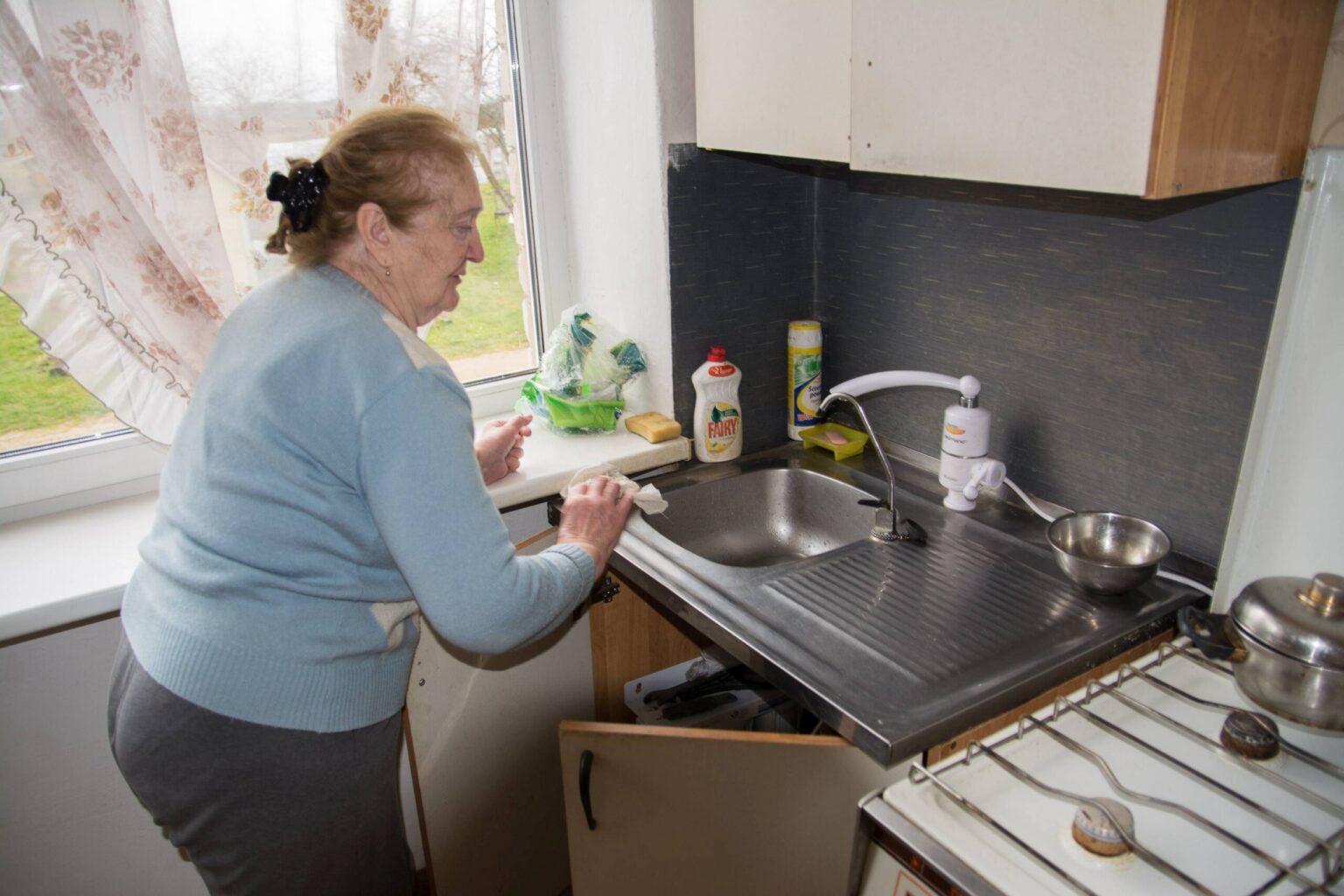 Jotainių socialinės globos namams išsikasus gilųjį gręžinį, kokybiško vandens iš jo tikėjosi ir šalia įstaigos esančių daugiabučių gyventojai.