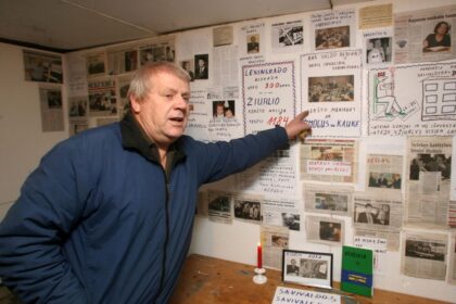 Šiaulių prokurorai, gavę duomenų, kad J. Vancevičius grasino padegti Panevėžio apygardos prokuratūrą, prašys teismo pensininką suimti trims mėnesiams.