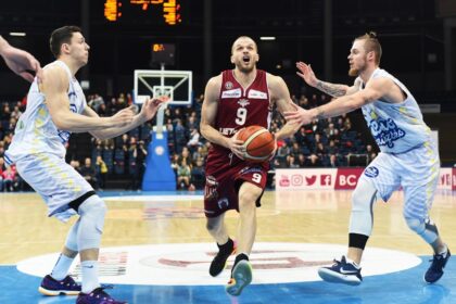 Triuškinamą pergalę „Tete-a-Tete Casino LKL“ čempionate iškovojo Panevėžio „Lietkabelio“ ekipa, pervažiavusi Pasvalio „Pieno žvaigždžių“ komandą.