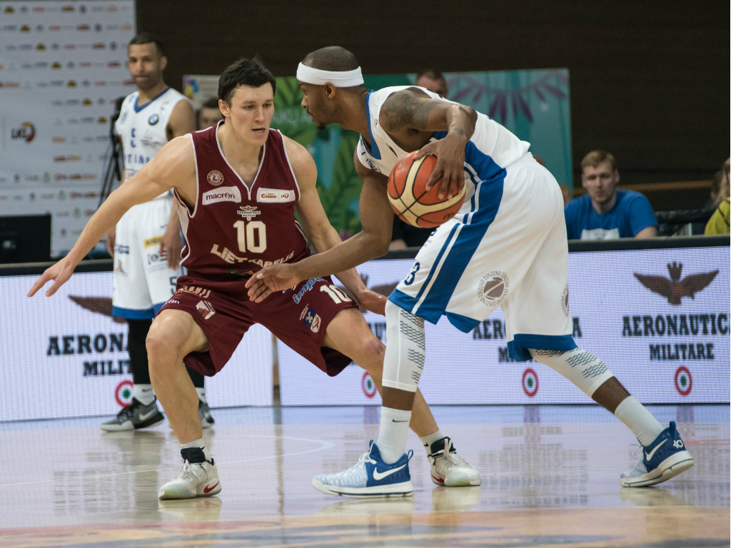 Tokią žinutę pasiuntė „Lietkabelio“ strategas Kazys Maksvytis kai šeštadienį LKL čempionate jo vadovaujama ekipa 74:61 įveikė Klaipėdos „Neptūną“.