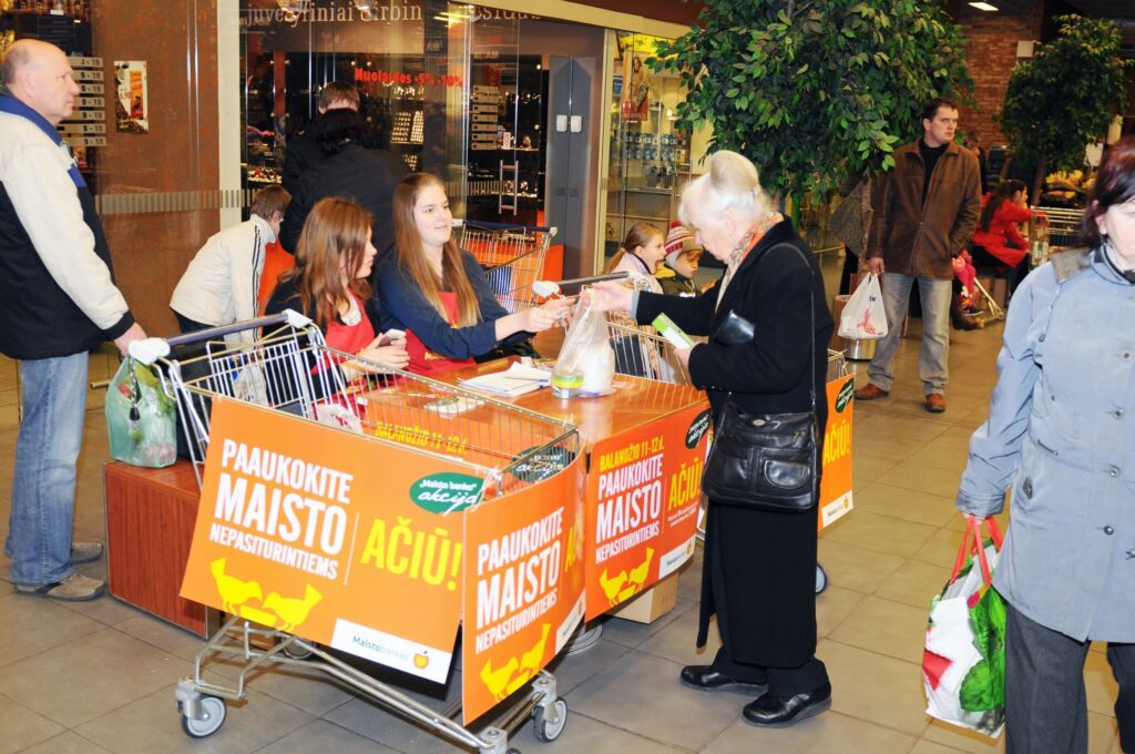 Kviečia aukoti maisto stokojantiems