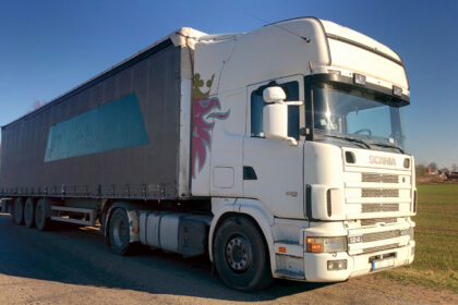 Antradienio vakarą, kelyje tarp Pasvalio ir Panevėžio muitinės pareigūnai sulaikė vieną didžiausių šiemet – 560 tūkst. pakelių cigarečių kontrabanda.