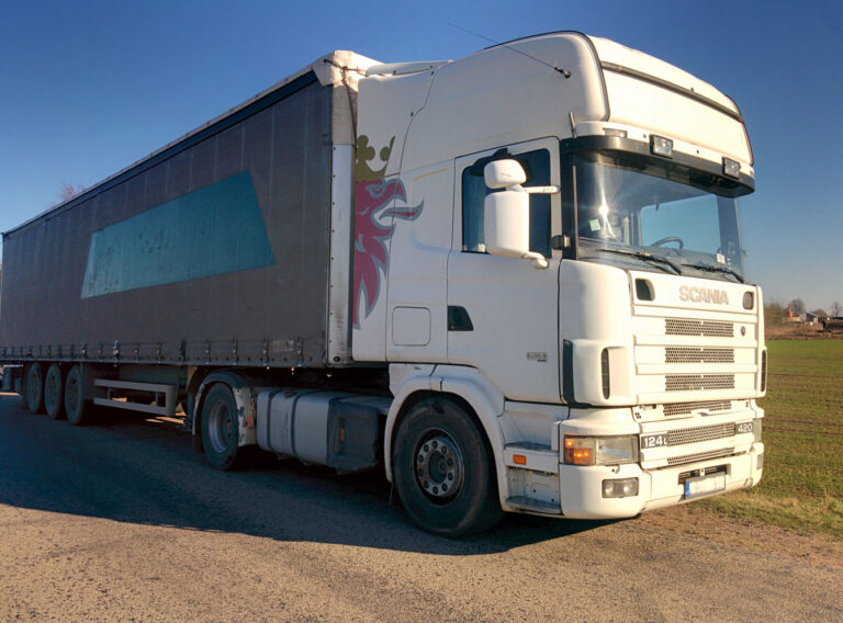 Antradienio vakarą, kelyje tarp Pasvalio ir Panevėžio muitinės pareigūnai sulaikė vieną didžiausių šiemet – 560 tūkst. pakelių cigarečių kontrabanda.