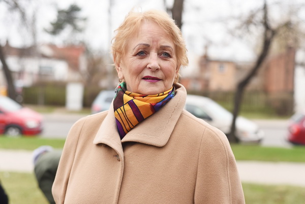 Ponia Elena Verbų sekmadienį pirktą kadagio šakelę pašventino bažnyčioje, o po metų, kaip reikalauja tradicijos, sudegins. M. BLINSTRUBYTĖS nuotr.