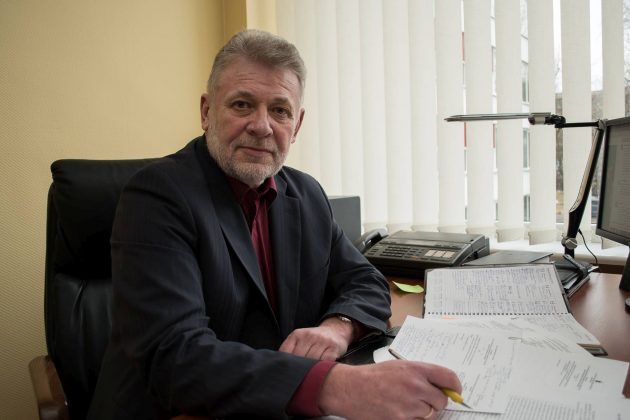 Apgailėtiną kelionę mokiniams organizavusio Savivaldybės atstovo paaiškinimai J. Miltinio gimnazijos direktoriui Vytautui Raišiui atrodo mažų mažiausiai keisti. "Sekundės" archyvo nuotr.