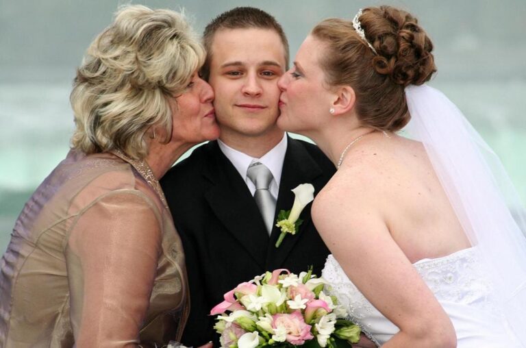 Klasikinis trikampis: vyras ir dvi moterys. Jeigu viena iš jų – anyta, tai bus ne meilės, o veikiau Bermudų trikampis.