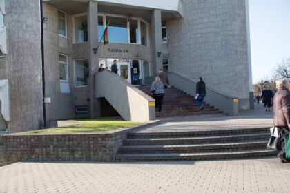 Panevėžio apylinkės teismą pirmadienį šturmavo „Aro“ pareigūnai, ieškodami sprogmens. Pranešimo, kad išlėks į orą, teismas sulaukė dar praėjusią savaitę.