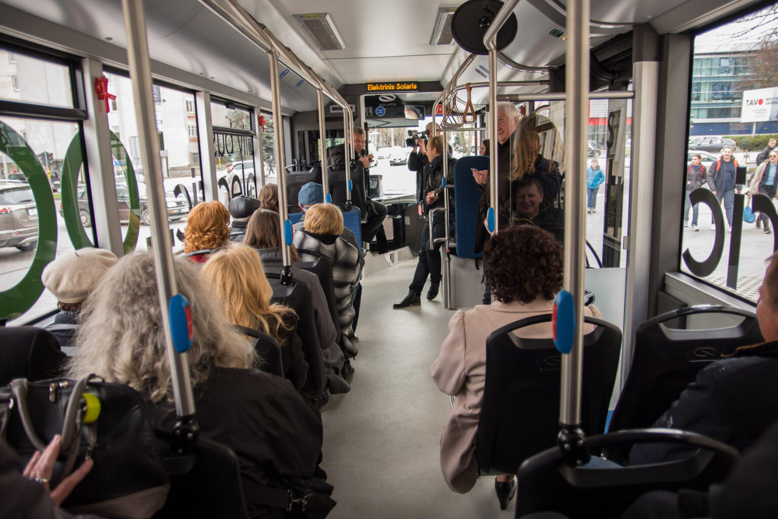 Didėjantis oro užterštumas verčia ieškoti naujų kasdienių judumo būdų. Vienas iš jų – kelionės elektra varomais viešojo transporto autobusais.