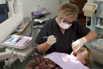 Panevėžiečius piktina ne tik ilgos protezavimo eilės, bet ir laukimas kol atgaus prieš keletą metų už protezavimą sumokėtus pinigus.