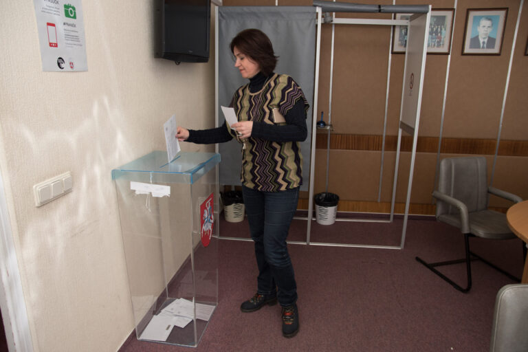 Į skandalingai atsistatydinusios Gretos Kildišienės vietą Seime rinkti naujo parlamentaro Anykščių ir Panevėžio rajonų rinkėjai neskuba.