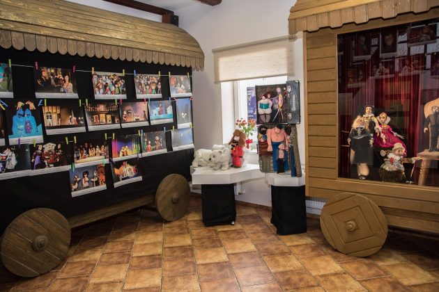 Per Ukrainos lėlininkų savaitės atidarymą pristatyta Dnipro miesto lėlių teatro vyriausiojo dailininko Viktoro Nikitino lėlių paroda kuri atskleidė išskirtinį menininko talentą. T. Šiaudinio nuotr.