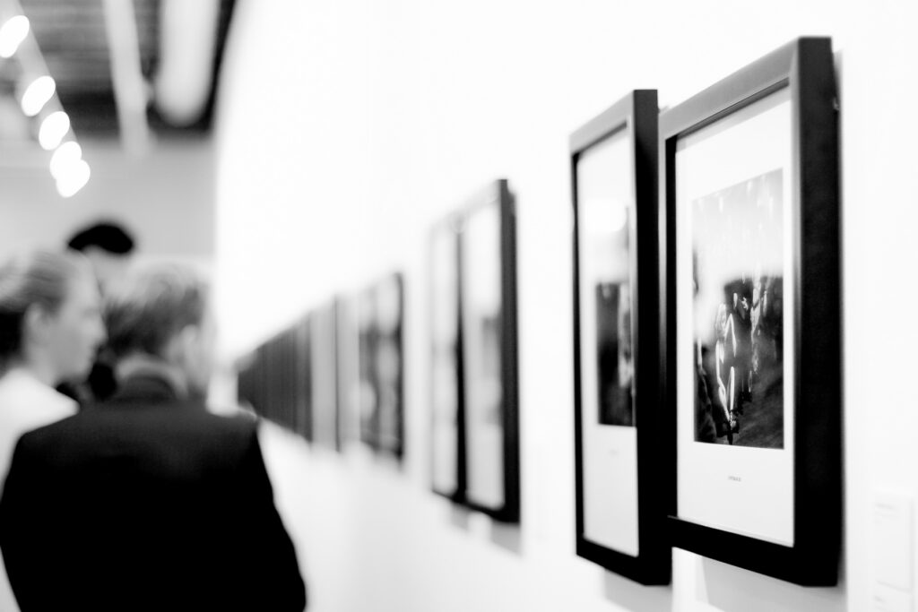 J. Ambraškos fotografijos parodoje „Atgimimo šviesa“ užfiksuoti pirmieji mitingai Vilniuje, Panevėžyje, Baltijos kelias, pirmieji Vasario 16-osios minėjimai