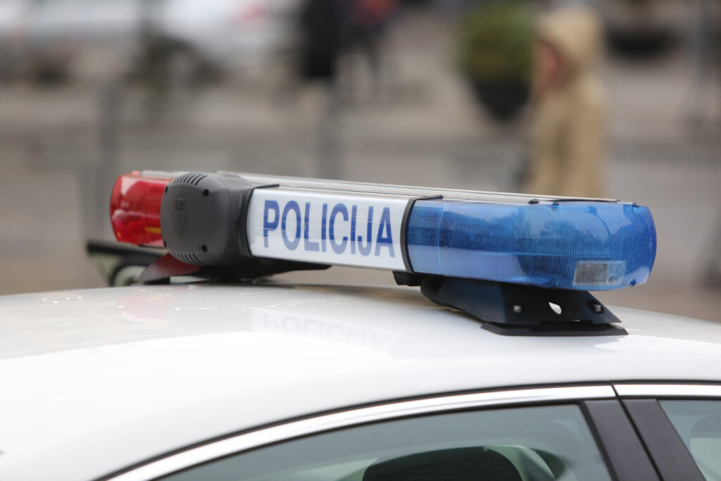 Policija ieško kaltininko, balandžio 8-osios naktį sukėlusio avariją Panevėžyje, J. Basanavičiaus ir Vilniaus g. sankryžoje.