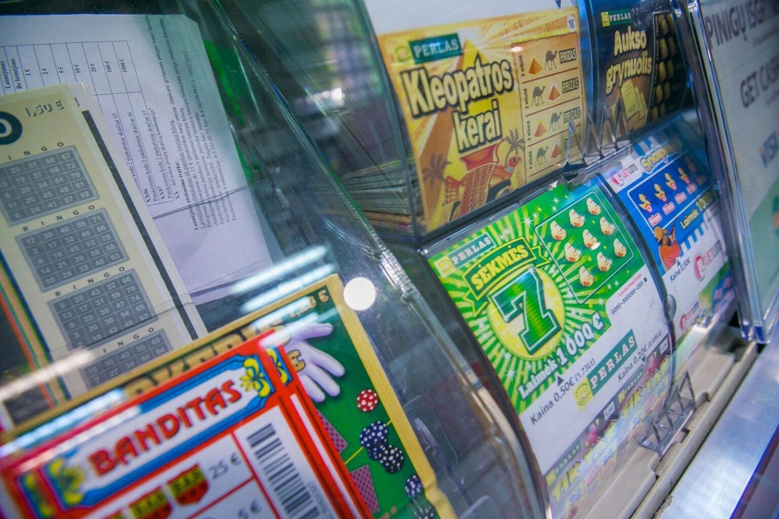 Sunku pasakyti, kokį nuostolį patyrė vakar ryte apiplėštas kupiškėnas. Smurtaudami du vyrai pavogė nukentėjusiojo piniginę su pinigais bei loterijos bilietą