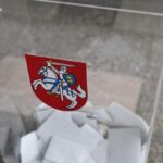 Seimo nario rinkimai vienmandatėje Anykščių-Panevėžio apygardoje baigėsi. Rinkimų apylinkės uždarė duris, jų komisijos pradėjo skaičiuoti rinkėjų balsus.