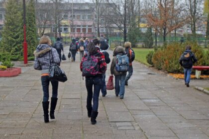 Cigarečių, alkoholio, net narkotikų moksleiviai pabando jau penktoje klasėje. Kasdien sportuoja tik vienetai, retas kuris kiekvieną dieną suvalgo vaisių.