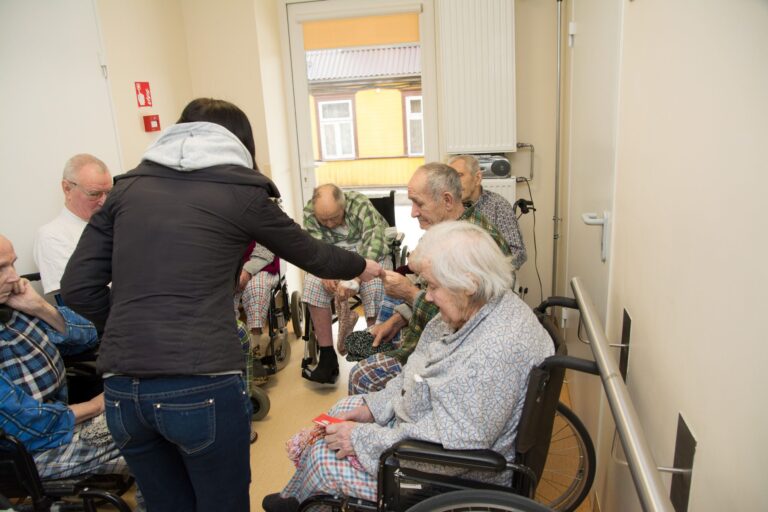 Ligoniams šiluma iš nuteistųjų rankų