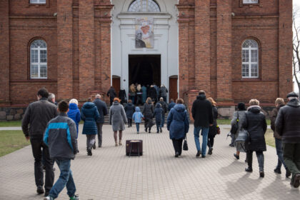 Švęsdami vieną gražiausių pavasario švenčių, jau nuo pat ryto panevėžiečiai skubėjo į miesto bažnyčias, o po šv. Mišių namuose sėdo prie šventinio stalo.