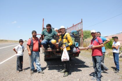 Panevėžiečiui Jonui Kaminskui kelionės autostopu, šokiai kurdų vestuvėse, savanoriavimas – tik dalis per metus patirtų nuotykių.