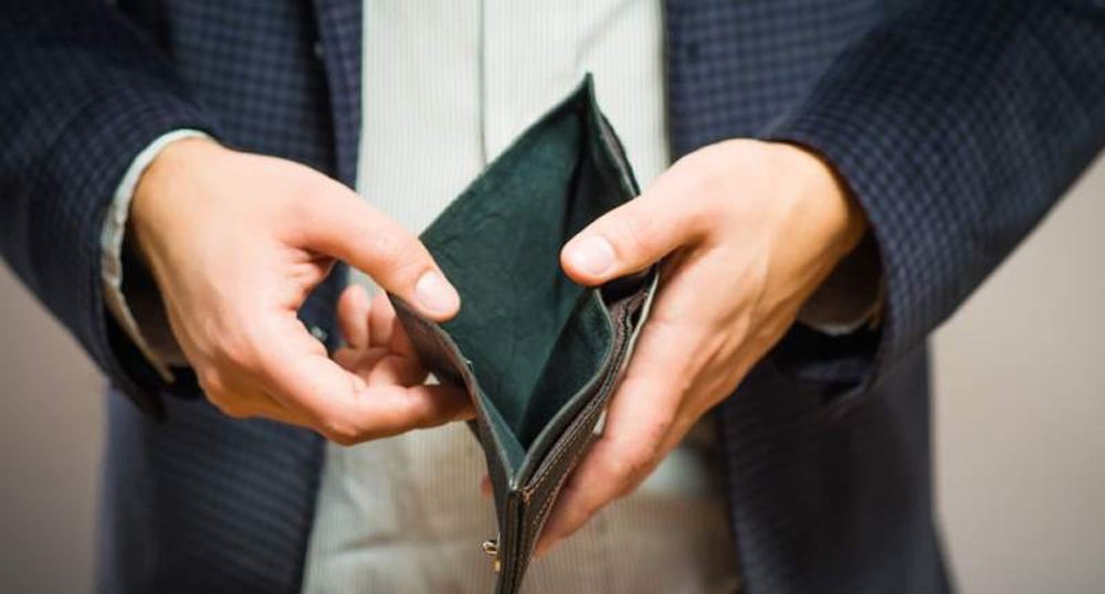 Sukčiai sugeba pinigus išvilioti ne tik iš garbingo amžiaus senolių, bet ir jaunesnių žmonių.