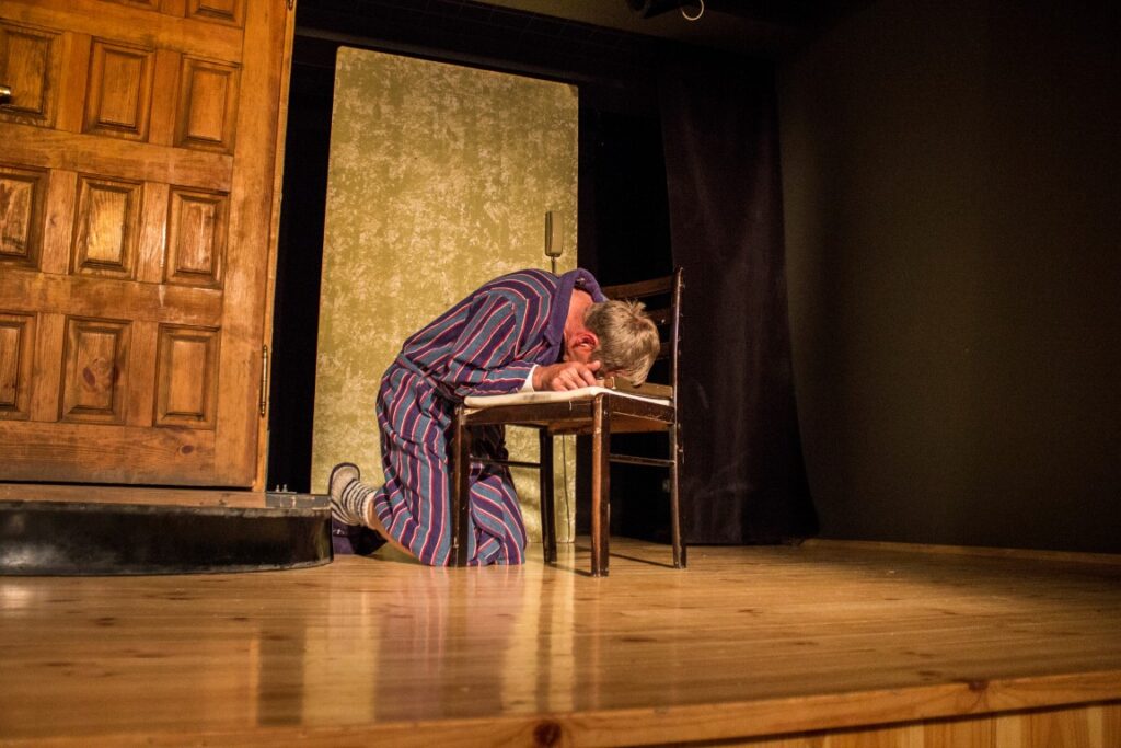 Nors tradicinis megėjų teatro festivalis „Tiltai“ Paįstryje vyksta jau šešioliktą kartą, šis renginys kaimo gyventojams dar tikrai nepabodo.