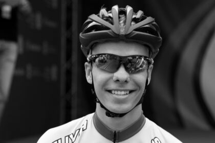 Dviračių sporto bendruomenę antradienį sukrėtė skaudi žinia iš Italijos: mirė Lietuvos jaunimo plento grupinių lenktynių čempionas Linas Rumšas.